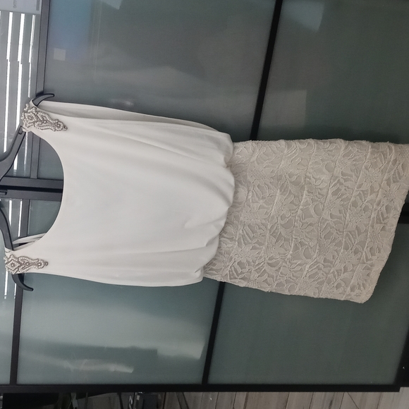 Beautiful Dress - Picture 1 of 5